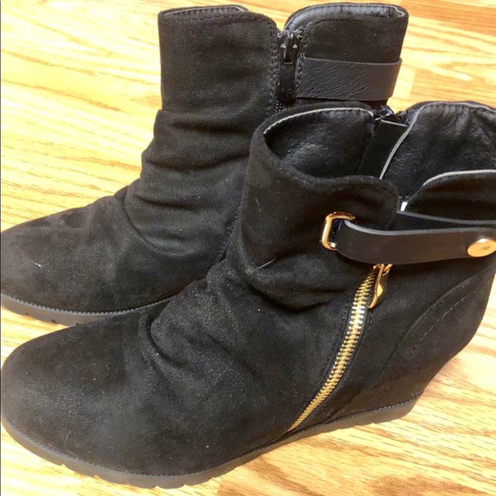 Women’s black/gold booties size 8.5 brand new